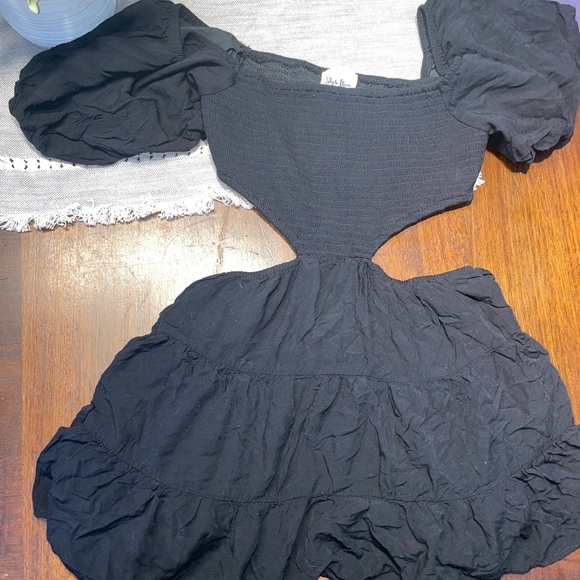 Woman’s size large SKY TO MOON WANDERLUST CUTOUT DRESS - Picture 2 of 3